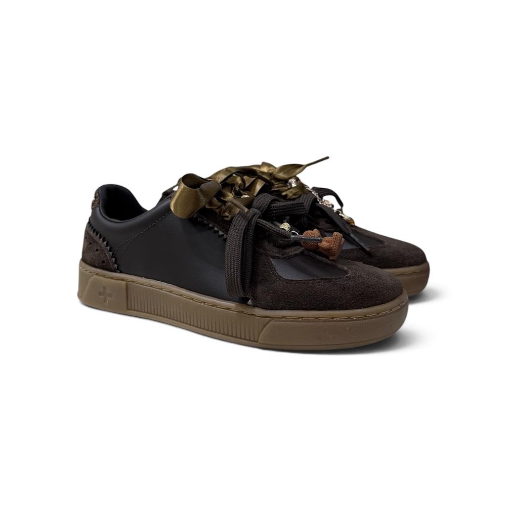 sneakers charms moro